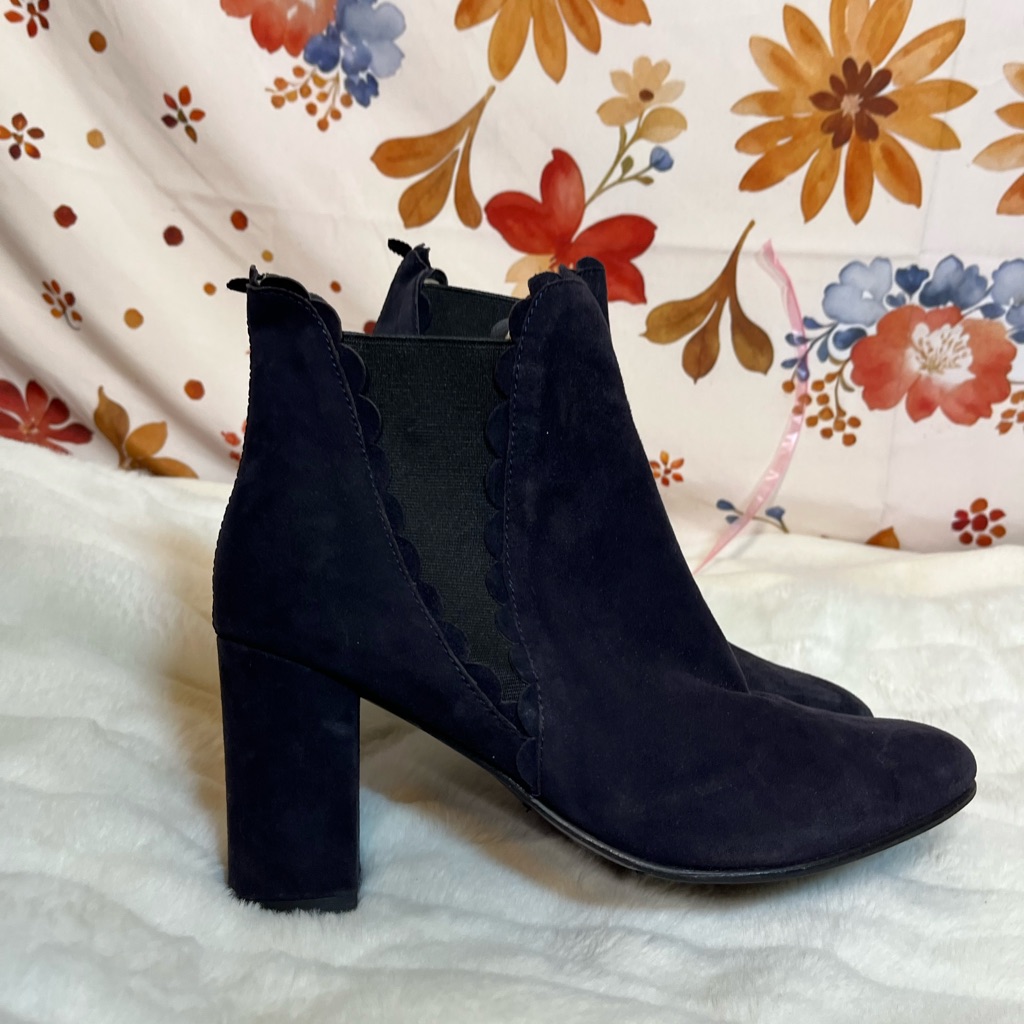 Boden Eu 40/Us 8.5 Navy Suede Scallop Trim Chelsea Pull On Healed Booties Work